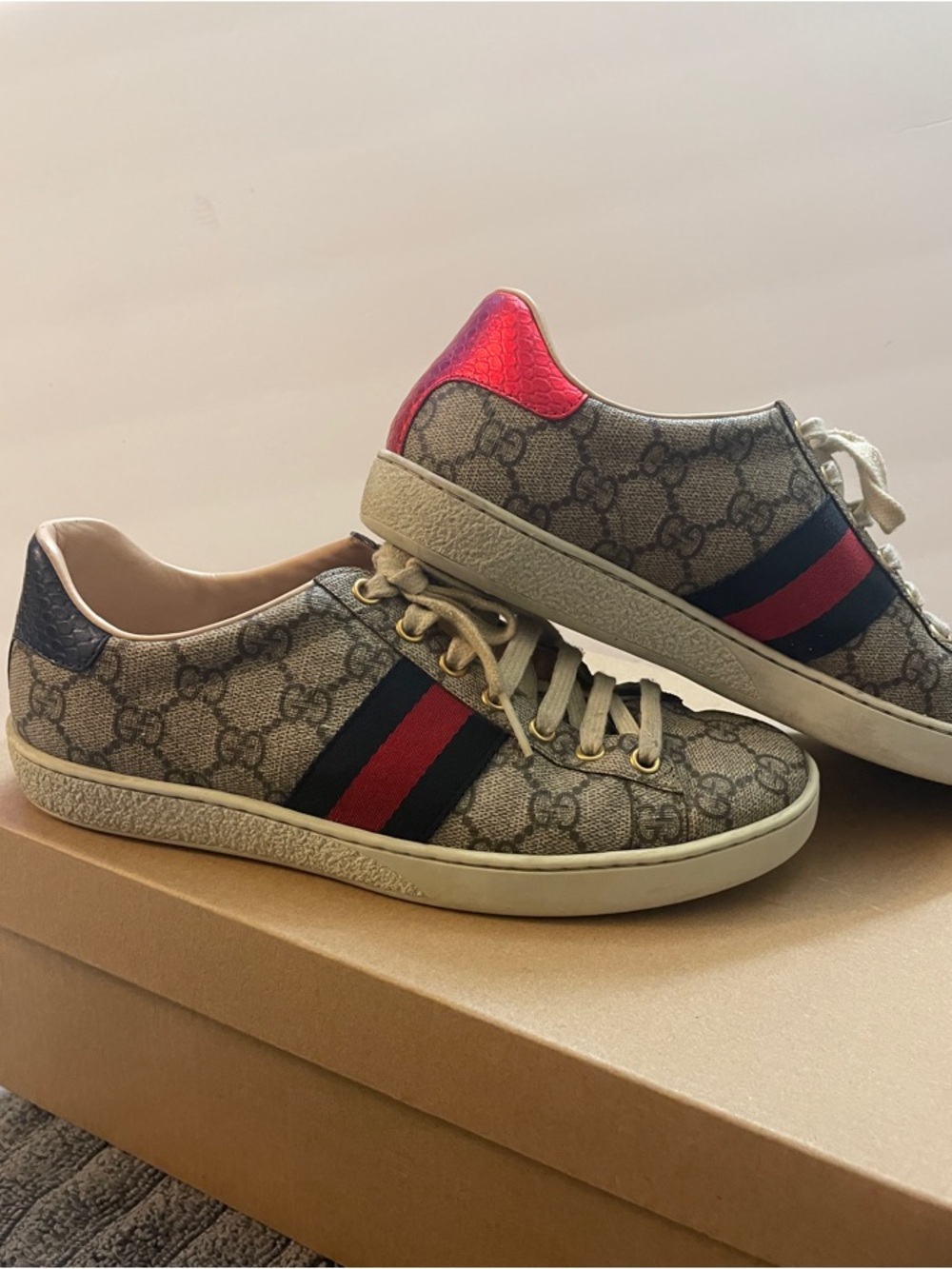 Gucci  Ace GG Supreme Low-Top Sneakers - Beige with Red & Navy Stripe